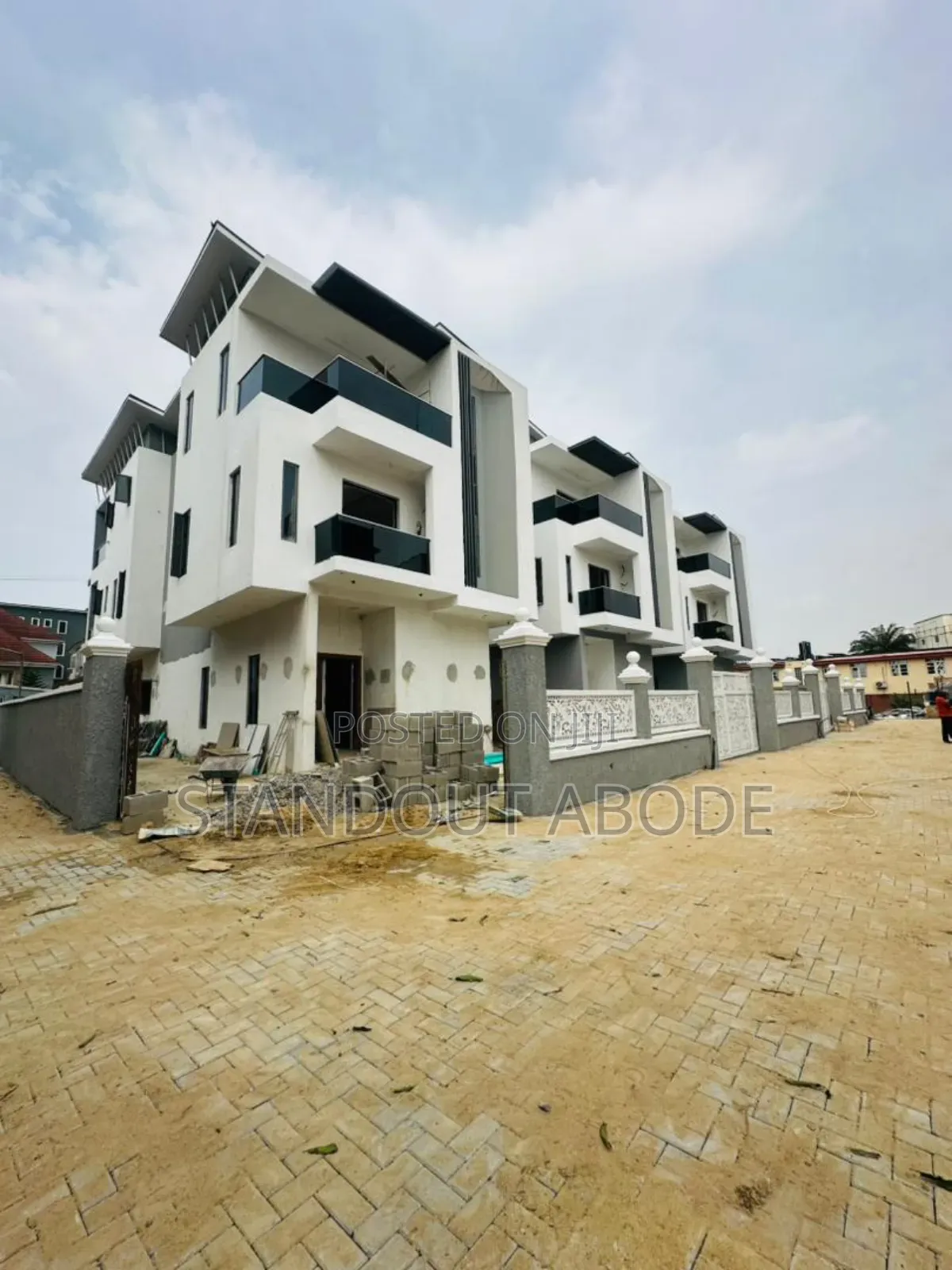 5bdrm Duplex in In An Estate, Ikeja GRA for sale in Ikeja GRA