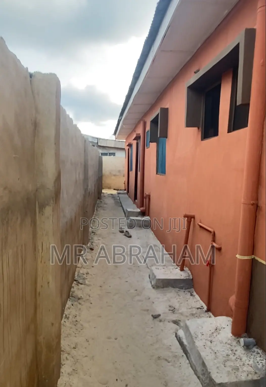 3 Unit of 1 Bedroom Flat and 2 Unit of a Room Self Contain for Sell in Iba / Ojo