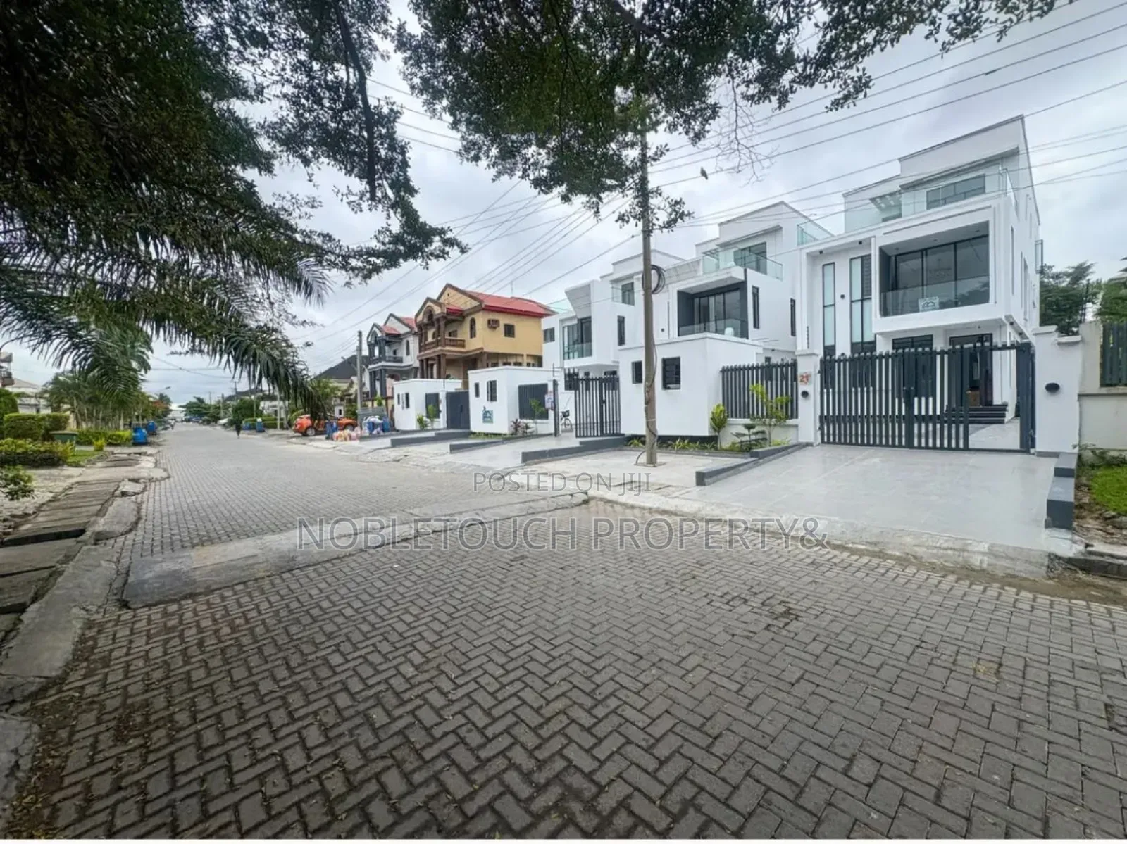 5bdrm Duplex in Lekki Lagos for sale in Lekki Phase 1