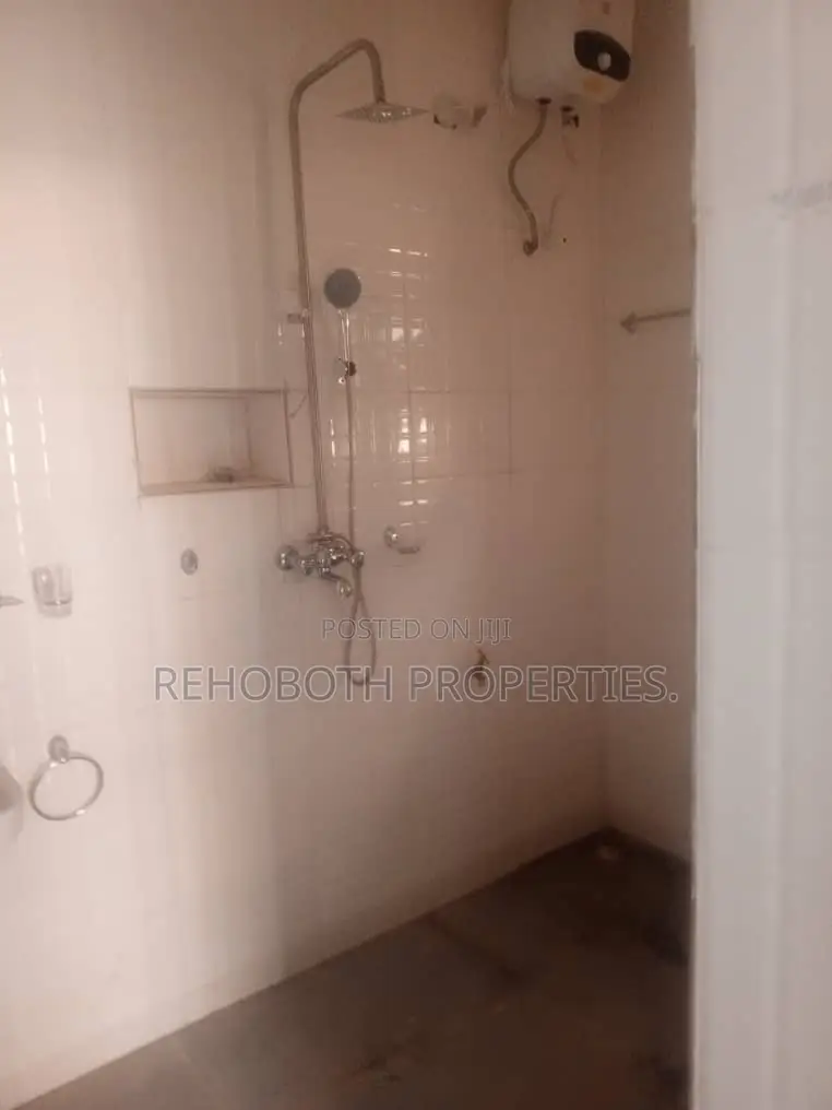 2bdrm Apartment in Adeoje, Akala Express for rent in Akala Express