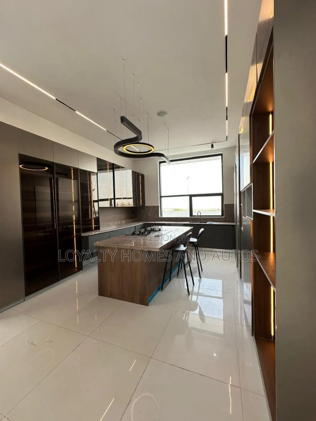 Furnished 5bdrm Duplex in Osapa london for sale in Osapa london