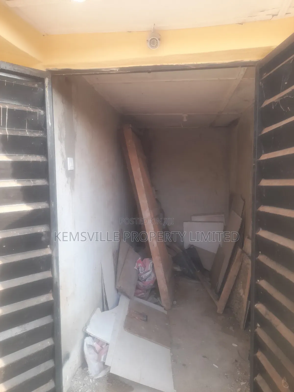 Shop for Rent at Kola Mao Junction in Alagbado