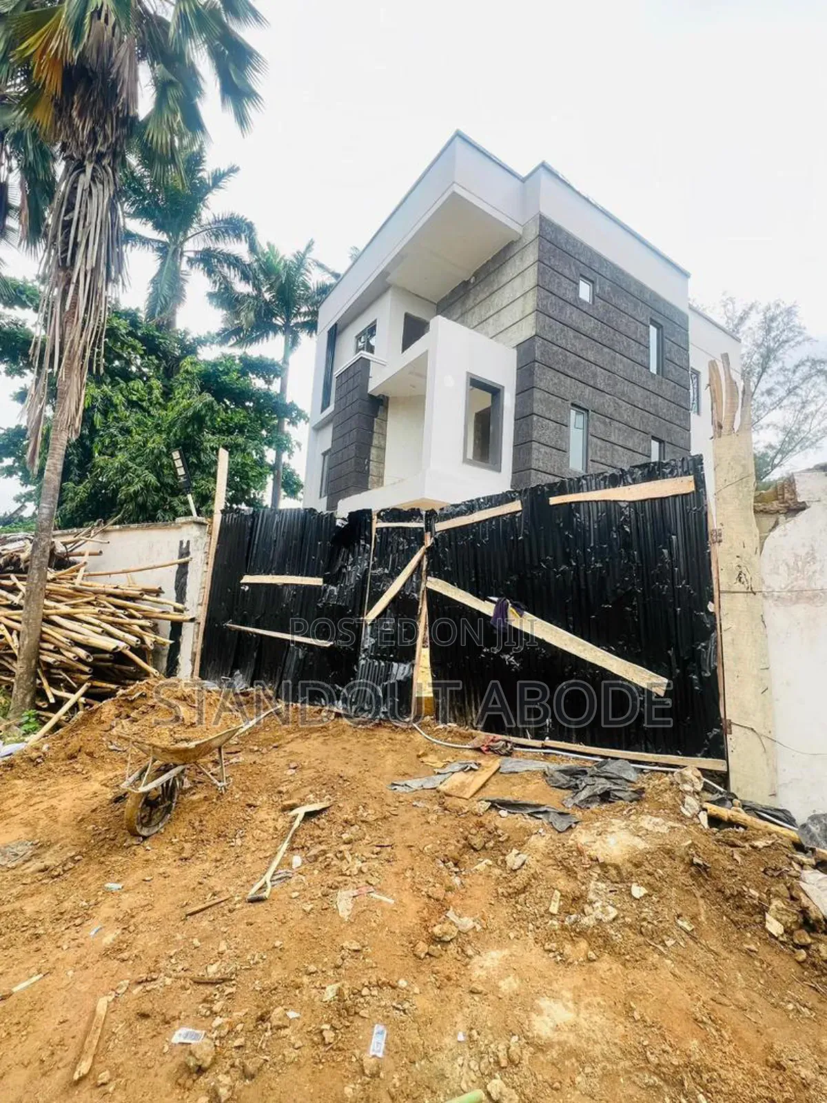 5bdrm Duplex in In An Estate, Omole Phase 2 for sale in Omole Phase 2