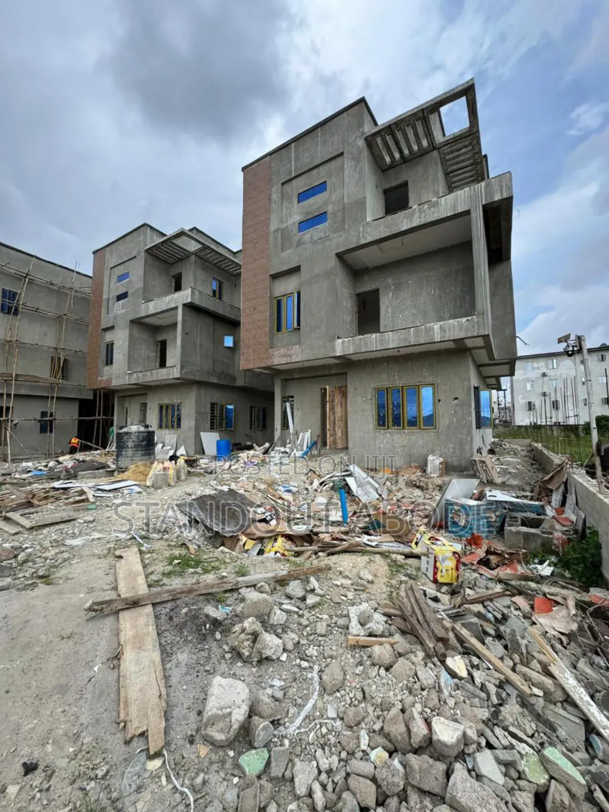5bdrm Duplex in In A Secure Area, Surulere for sale in Surulere