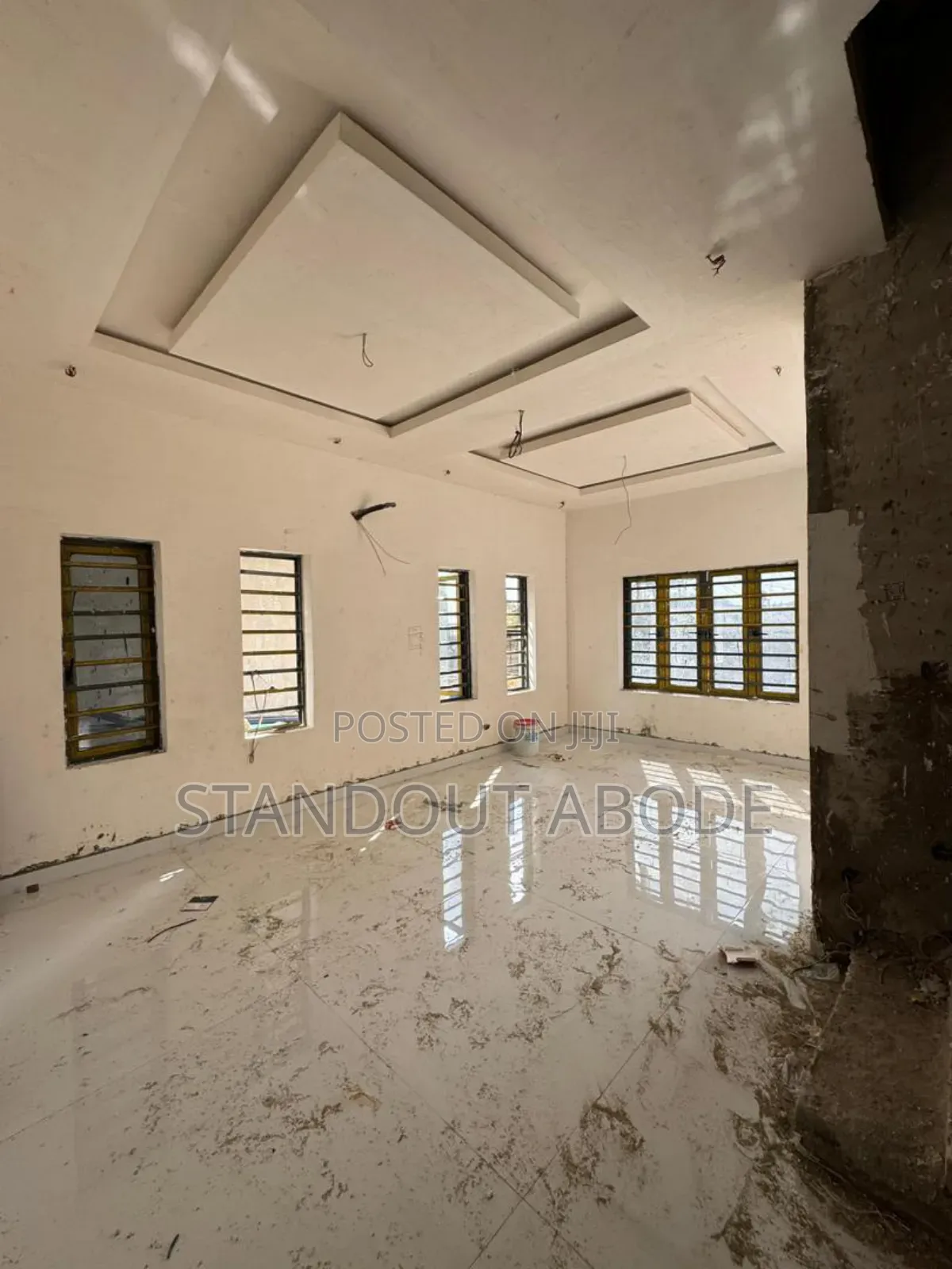 5bdrm Duplex in In A Secure Area, Surulere for sale in Surulere