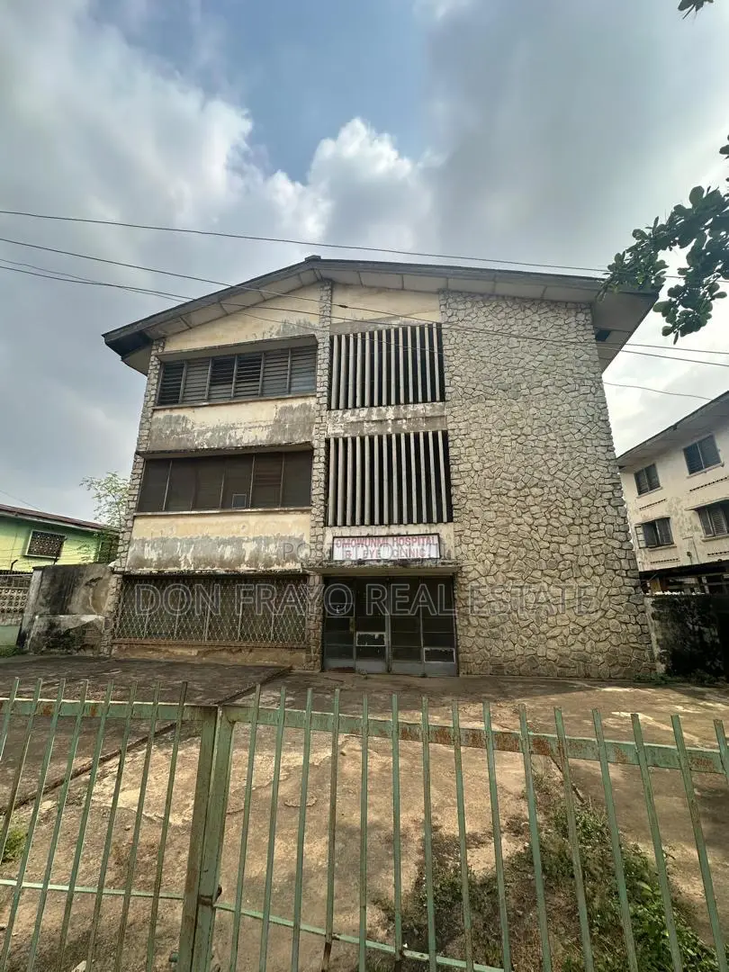 20bdrm House in Behind Ajimobimosque, Oke Ado for sale in Oke Ado