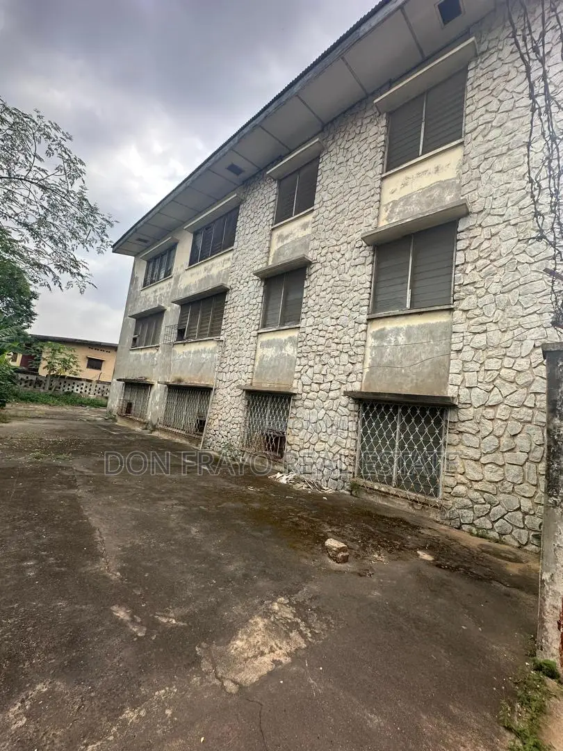 20bdrm House in Behind Ajimobimosque, Oke Ado for sale in Oke Ado