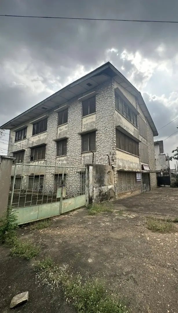 20bdrm House in Behind Ajimobimosque, Oke Ado for sale in Oke Ado