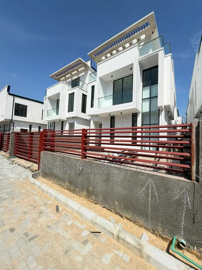 5bdrm Duplex in Chevron for sale in Chevron