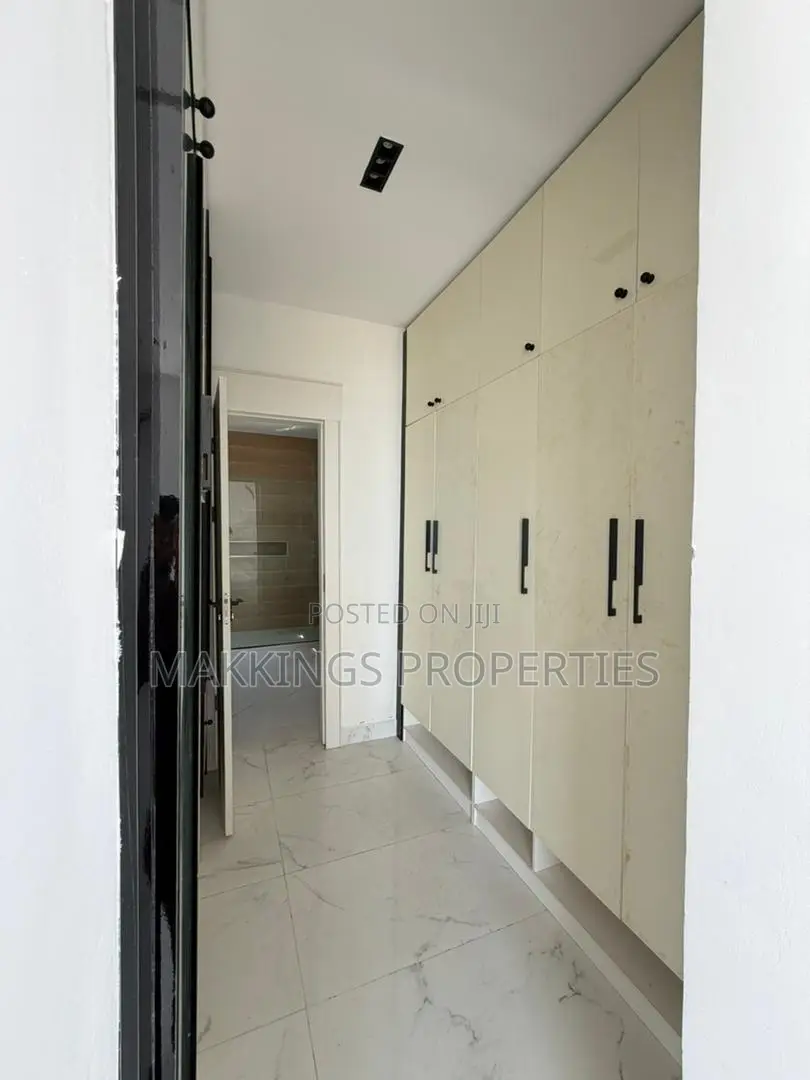 5bdrm Duplex in Chevron for sale in Chevron