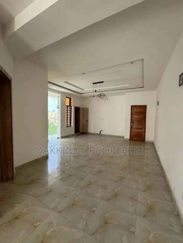 2bdrm Duplex in Chevron for sale in Chevron