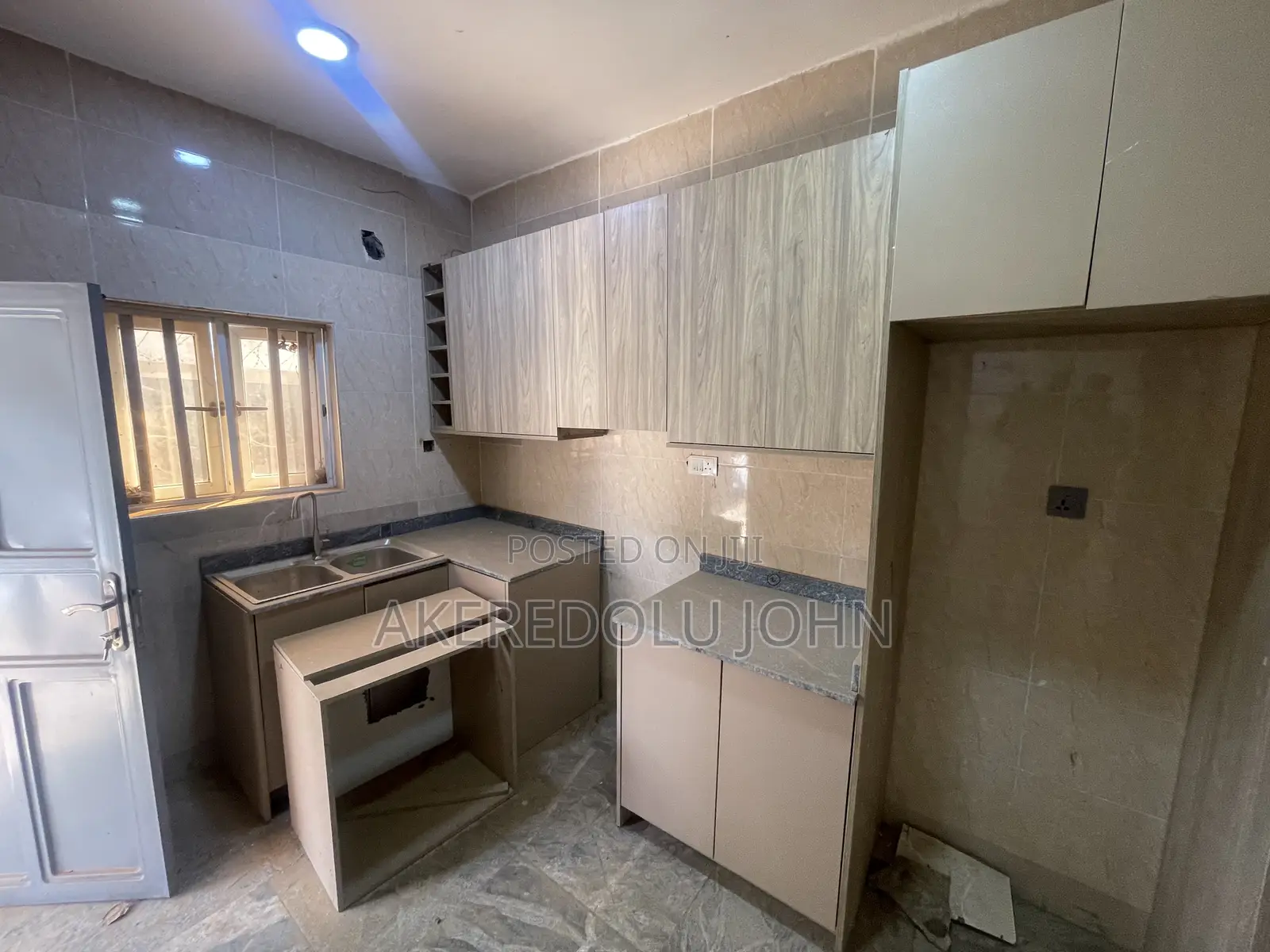 4bdrm Townhouse/Terrace in Apo Resettlement for sale in Apo Resettlement