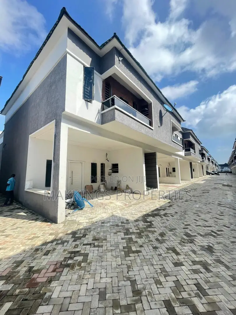 4bdrm Duplex in Chevron for sale in Chevron