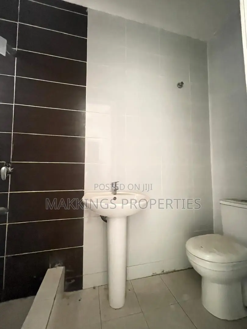 4bdrm Duplex in Chevron for sale in Chevron