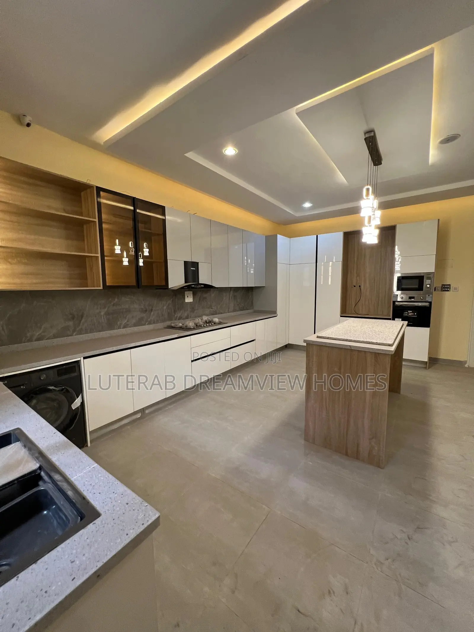 6bdrm Duplex in Utako for sale in Utako