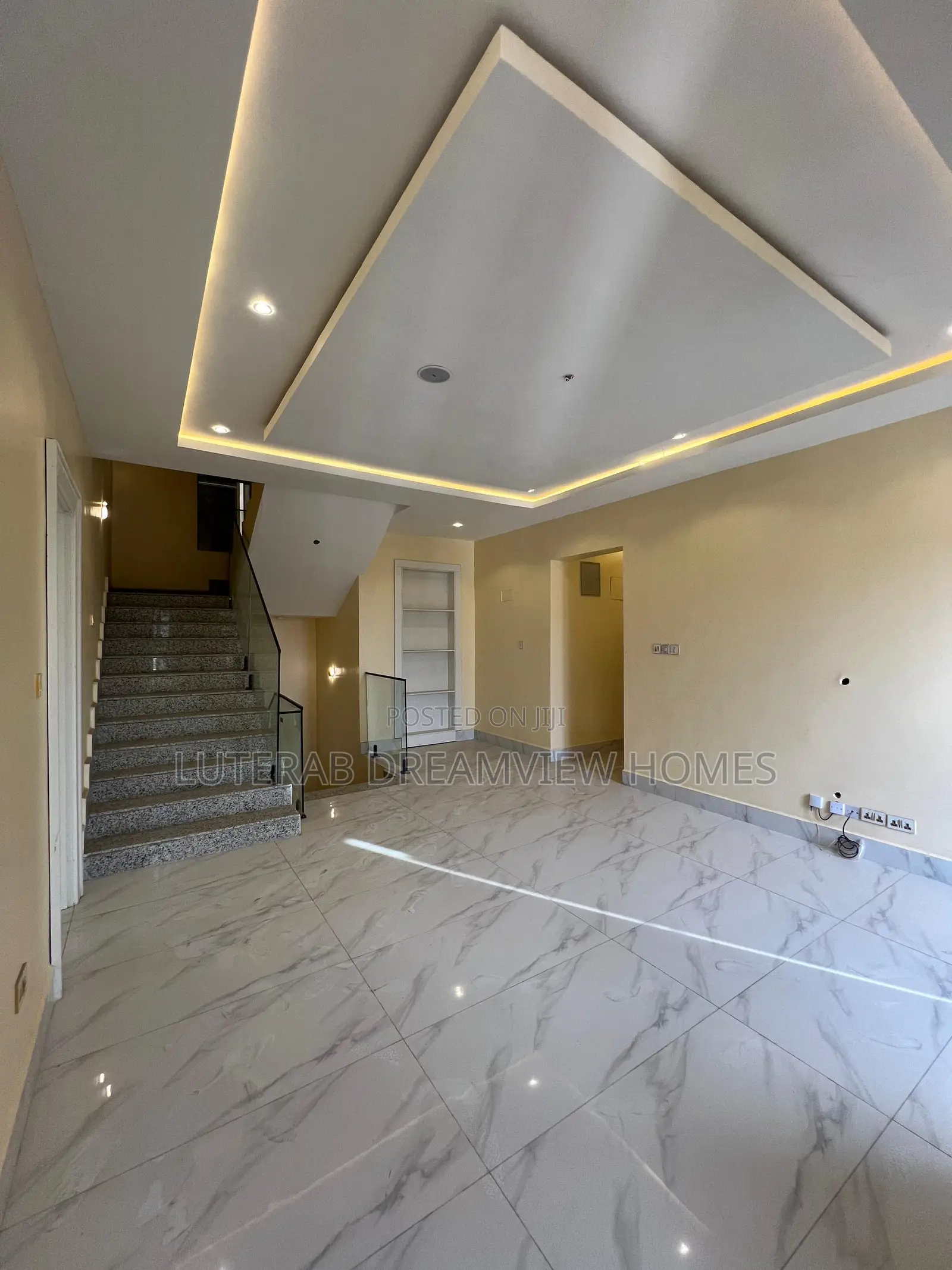 6bdrm Duplex in Utako for sale in Utako