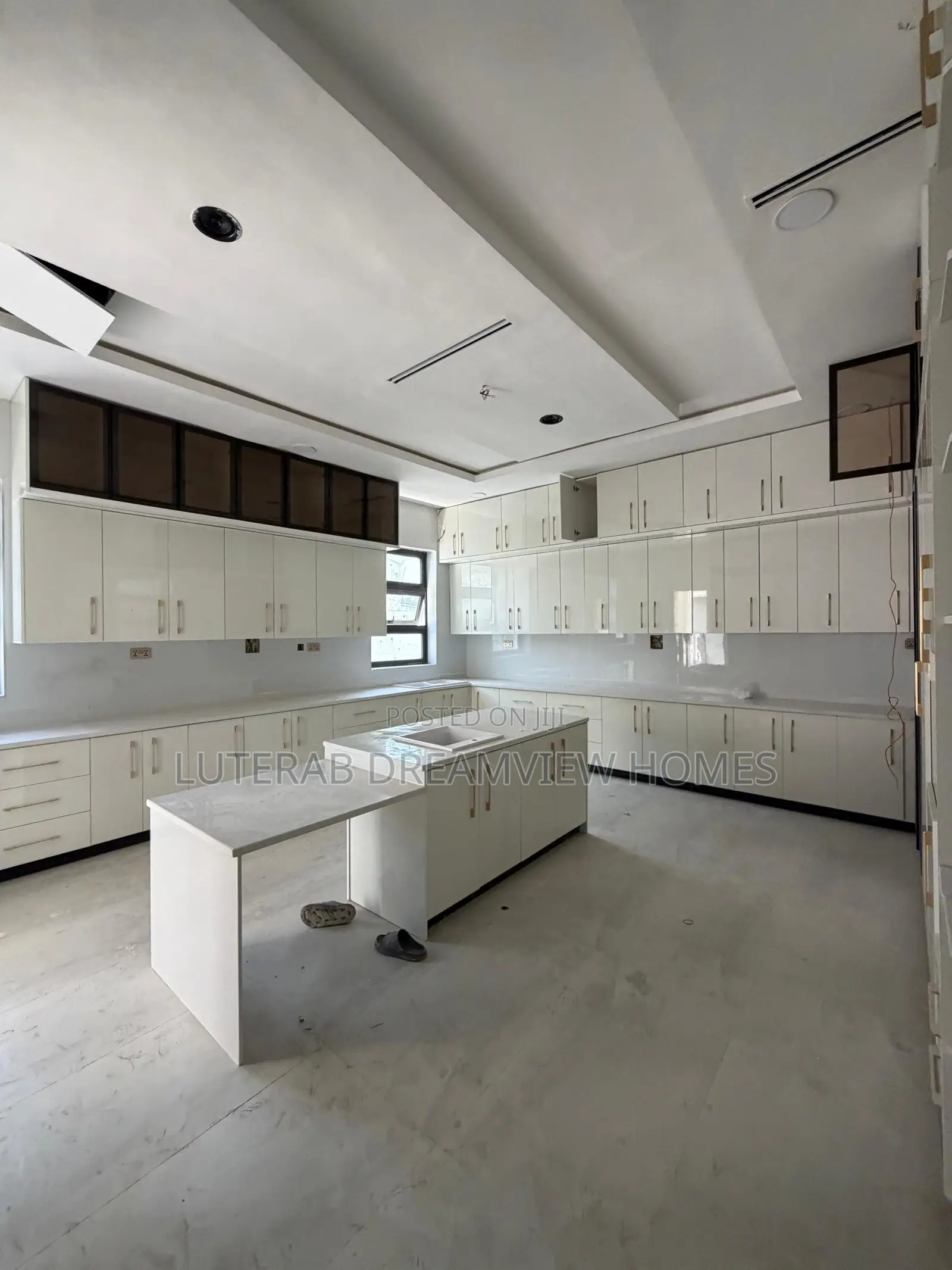 9bdrm Mansion in Maitama for sale in Maitama