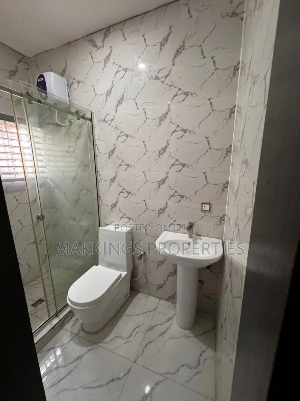 Furnished 5bdrm Duplex in Chevron for sale in Chevron