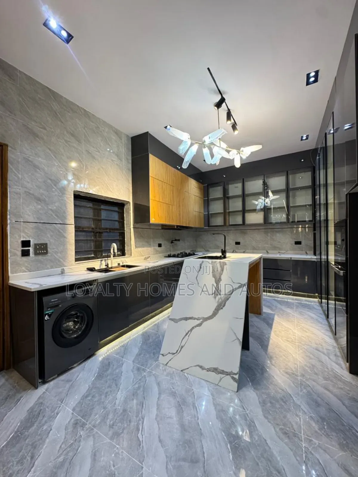 Furnished 5bdrm Duplex in Chevron for sale in Chevron