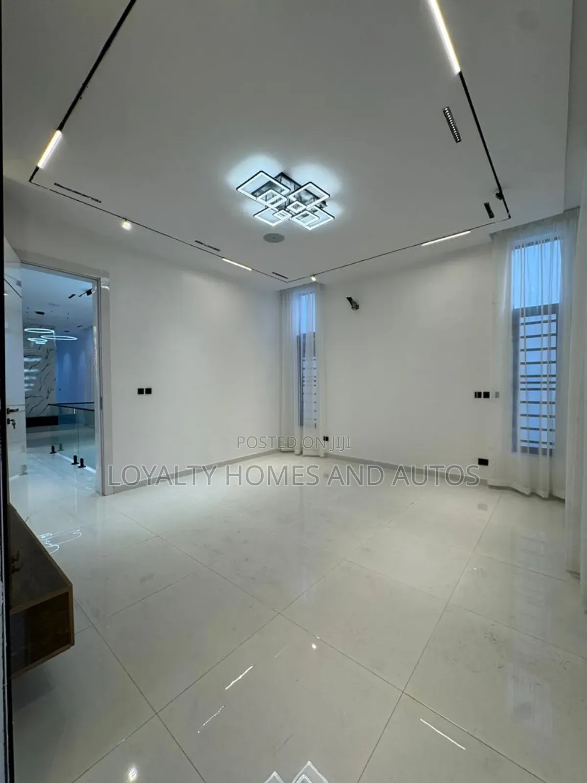 Furnished 5bdrm Duplex in Chevron for sale in Chevron
