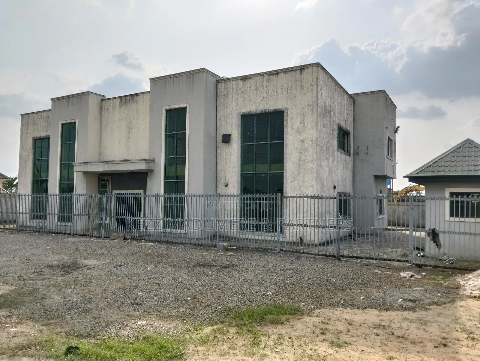To Let: A Storey Building With Mini Office Halls in Port-Harcourt