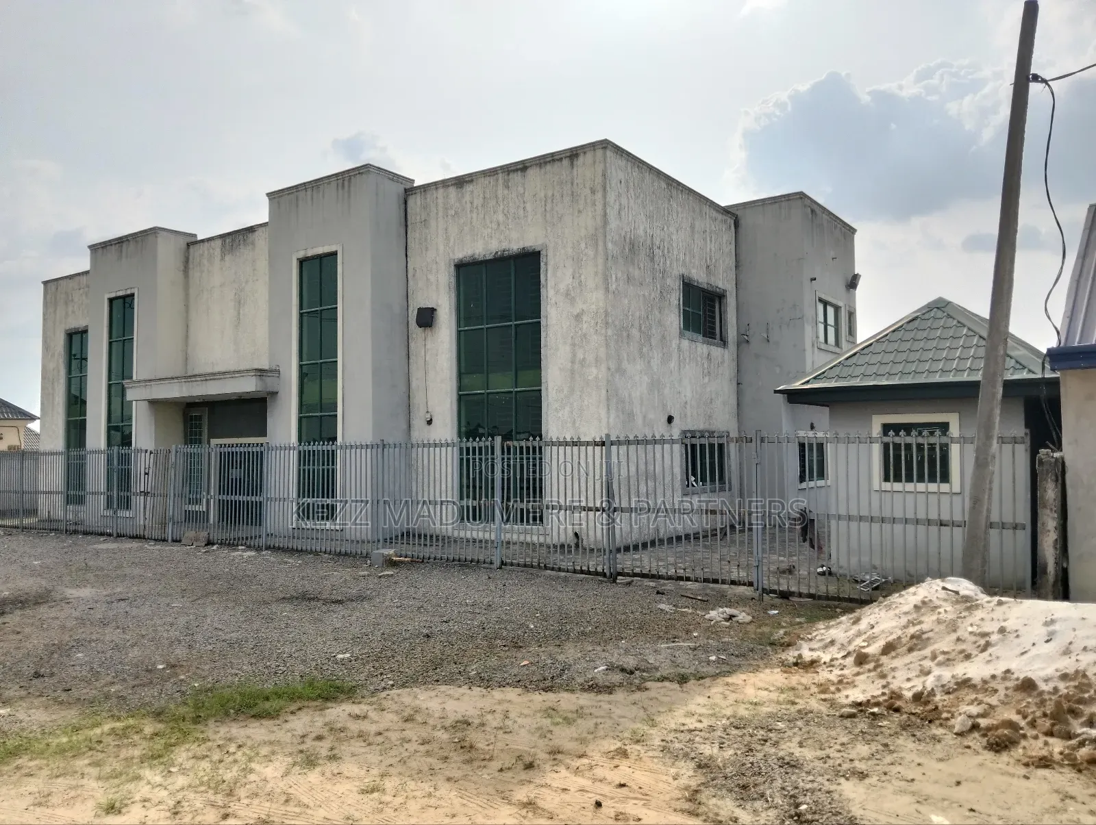 To Let: A Storey Building With Mini Office Halls in Port-Harcourt