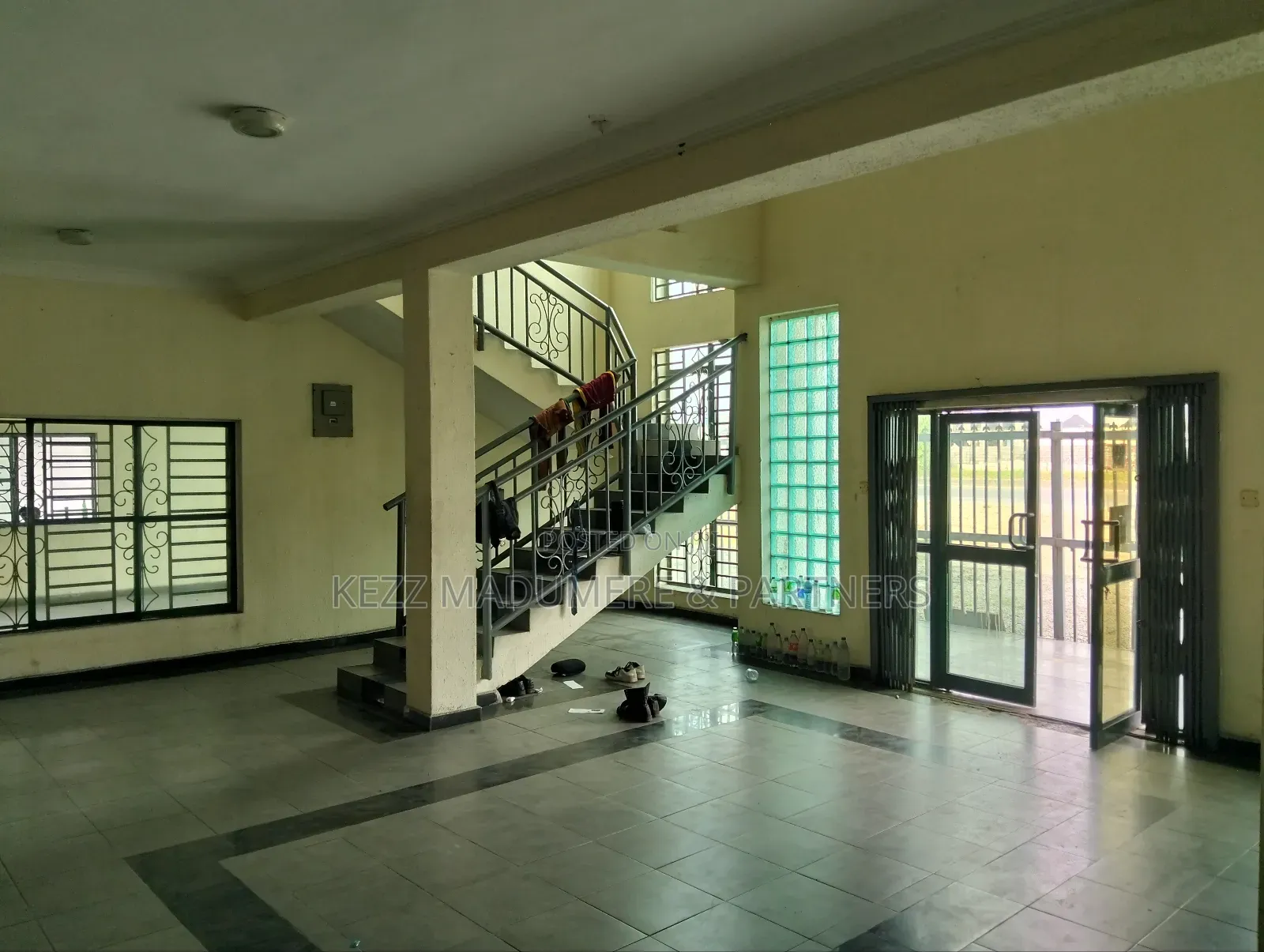To Let: A Storey Building With Mini Office Halls in Port-Harcourt
