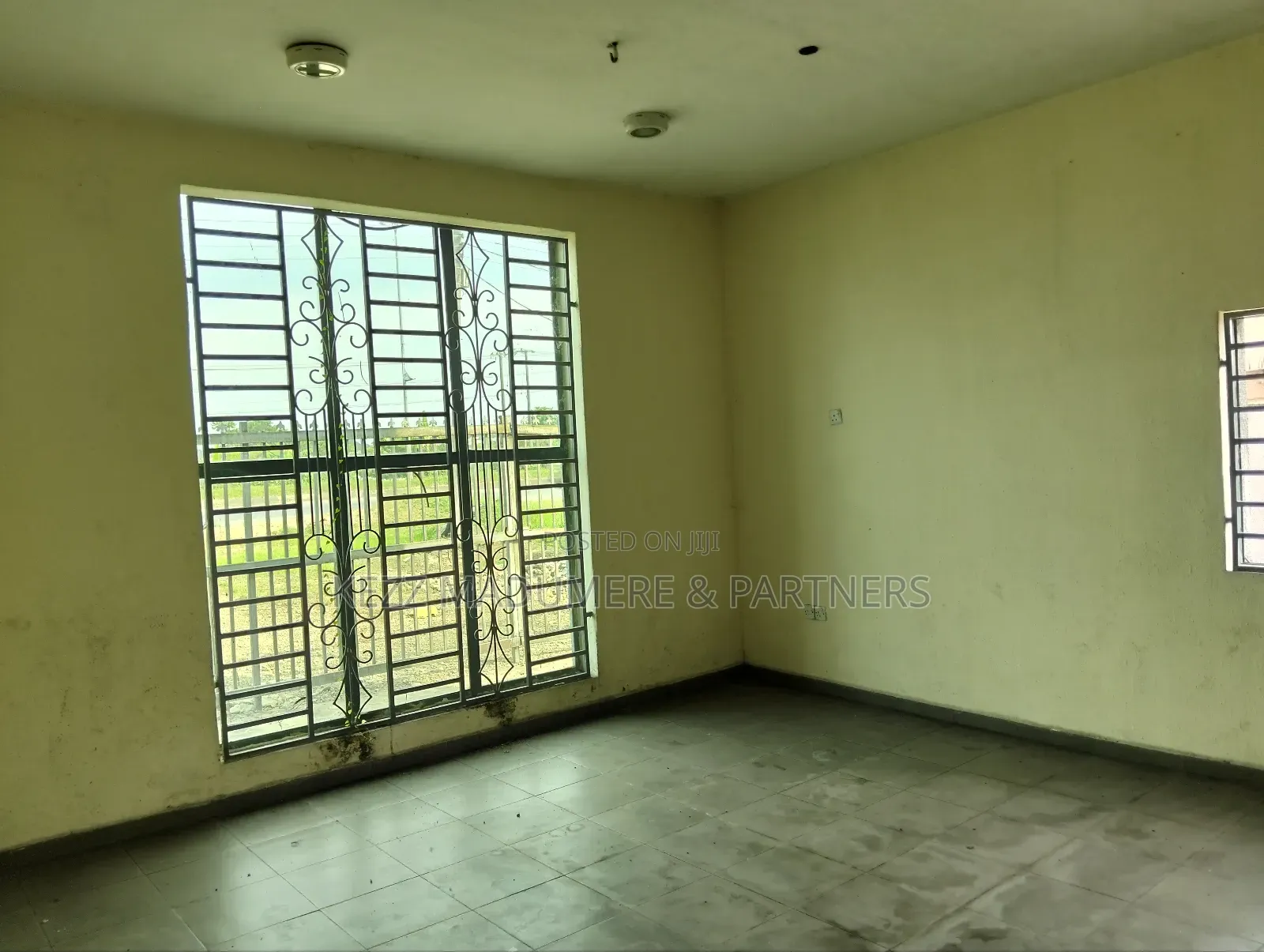 To Let: A Storey Building With Mini Office Halls in Port-Harcourt