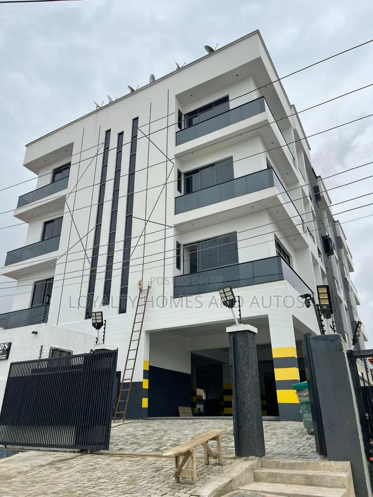 Furnished 2bdrm Apartment in Igbo-efon for sale in Igbo-efon