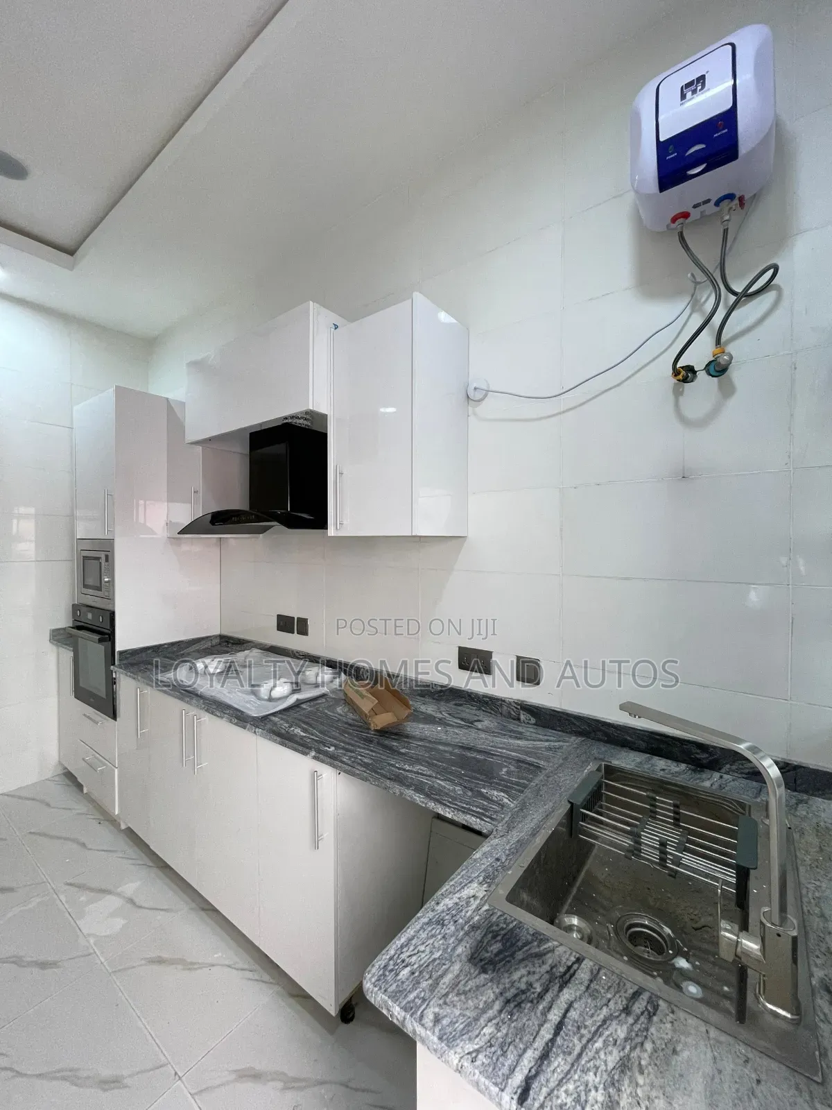 Furnished 4bdrm Townhouse/Terrace in Mende for sale in Mende