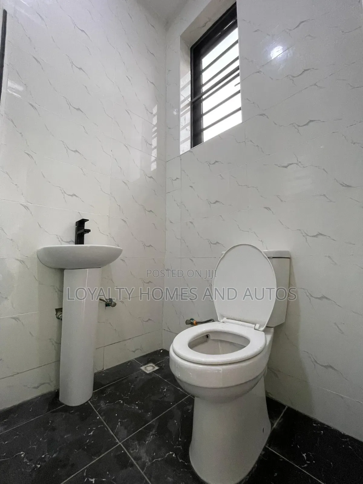 Furnished 4bdrm Townhouse/Terrace in Mende for sale in Mende