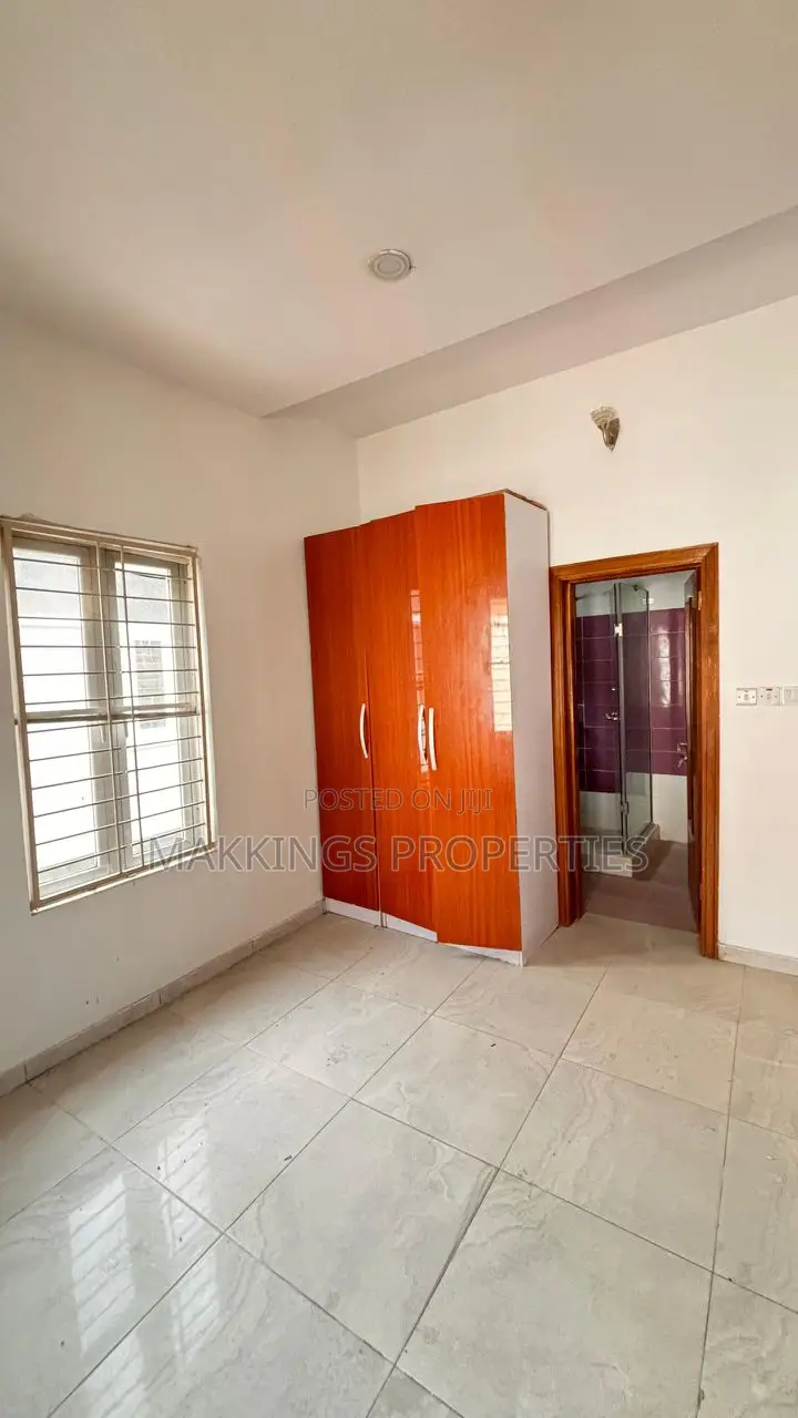 5bdrm Duplex in Chevron for rent in Chevron