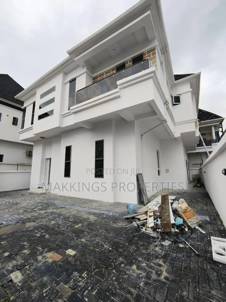 5bdrm Duplex in Chevron for rent in Chevron