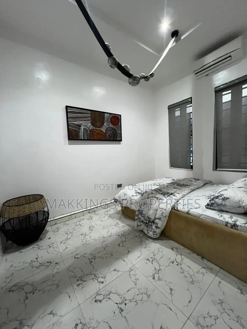 Mini Flat in Chevron for rent in Chevron
