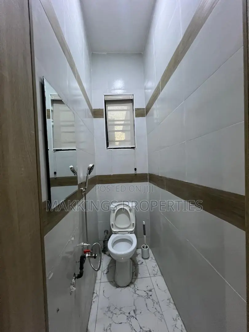 Mini Flat in Chevron for rent in Chevron