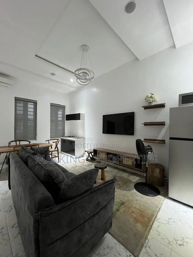 Mini Flat in Chevron for rent in Chevron