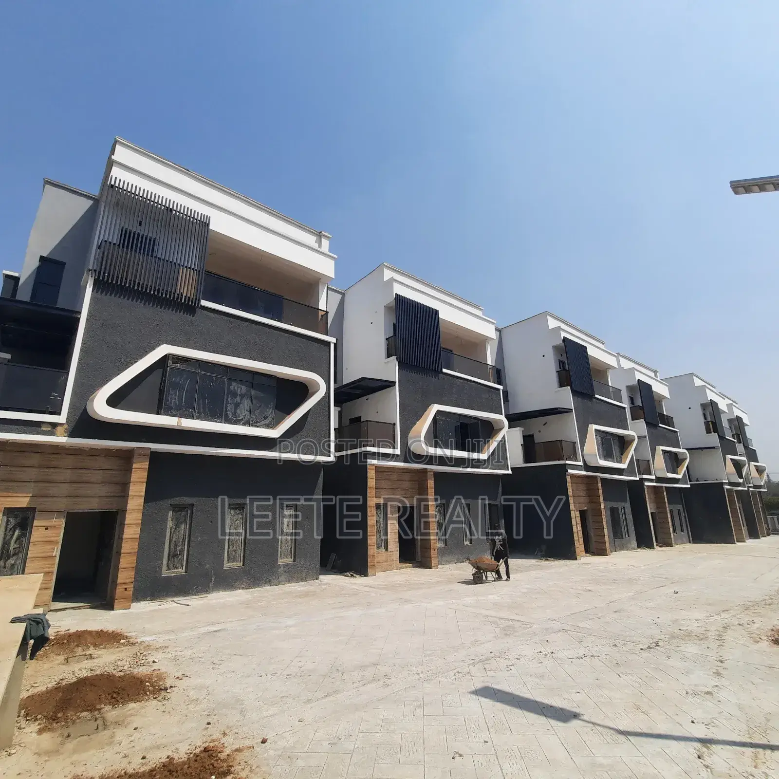 4bdrm Townhouse/Terrace in Gaduwa for sale in Gaduwa