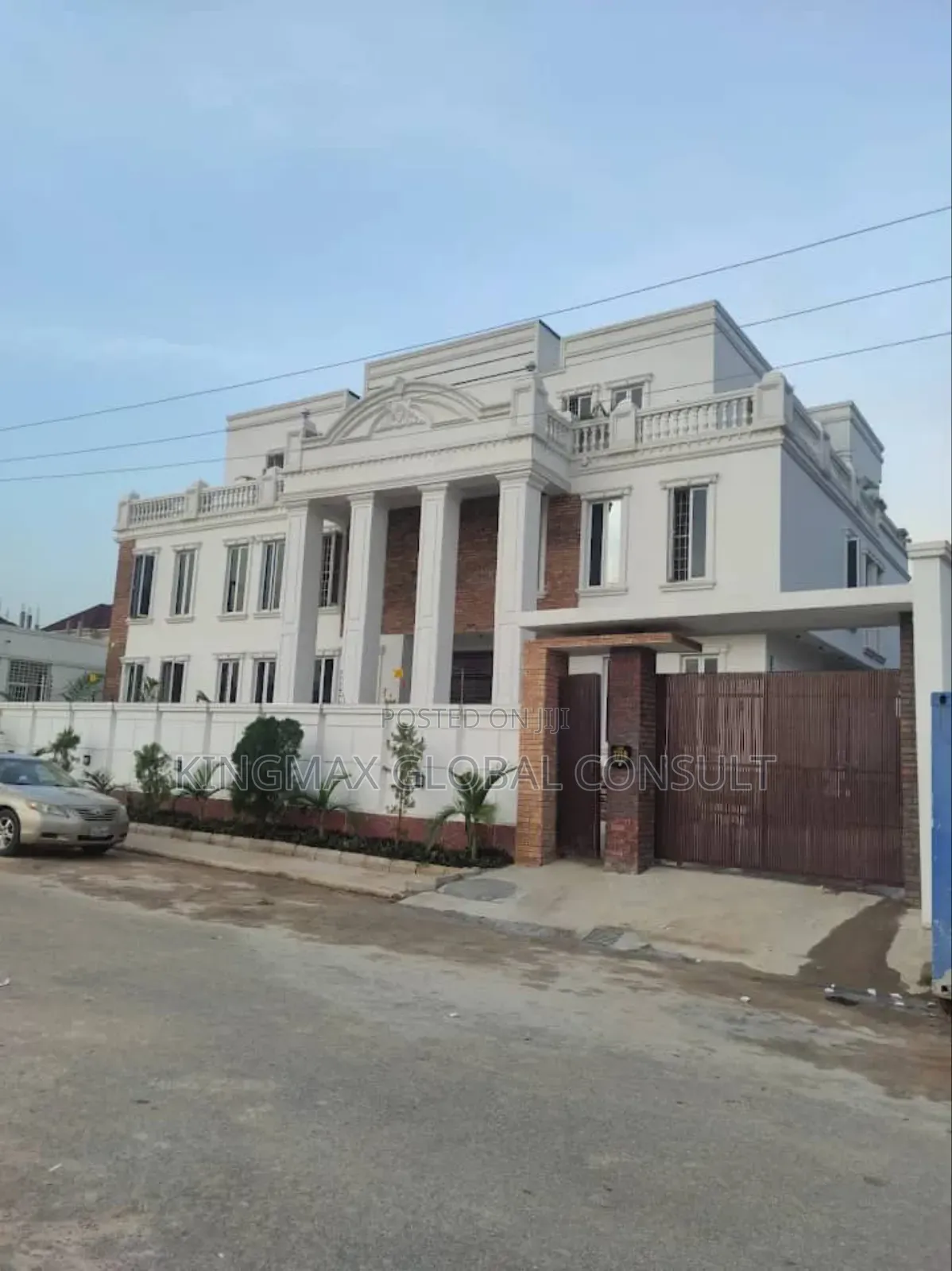 Jahi Functional Hotel With 15 Rooms Tarred Road in Jahi