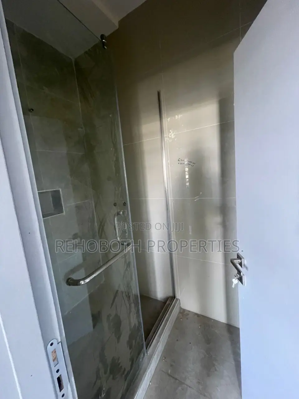 4bdrm Duplex in Jericho for rent in Jericho