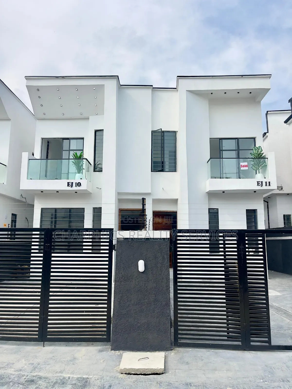4bdrm Duplex in Ikota for sale in Ikota