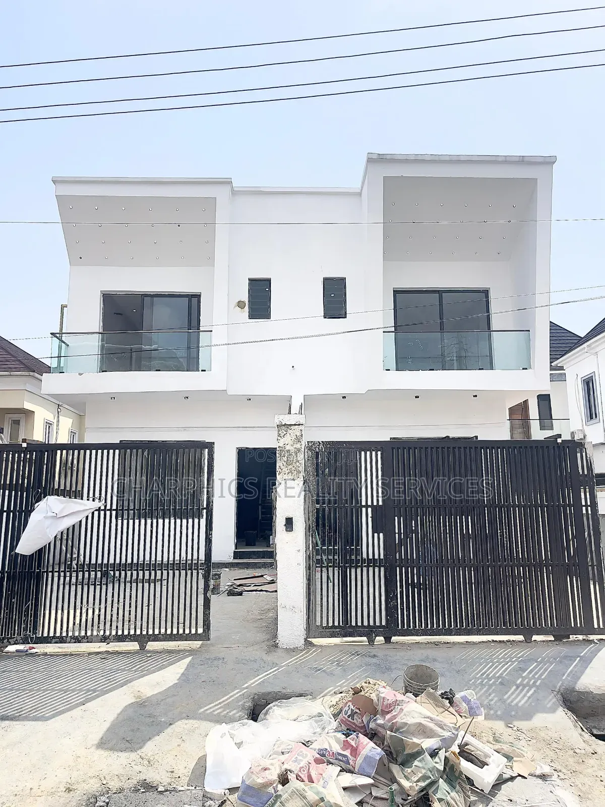 4bdrm Duplex in Chevron for sale in Chevron