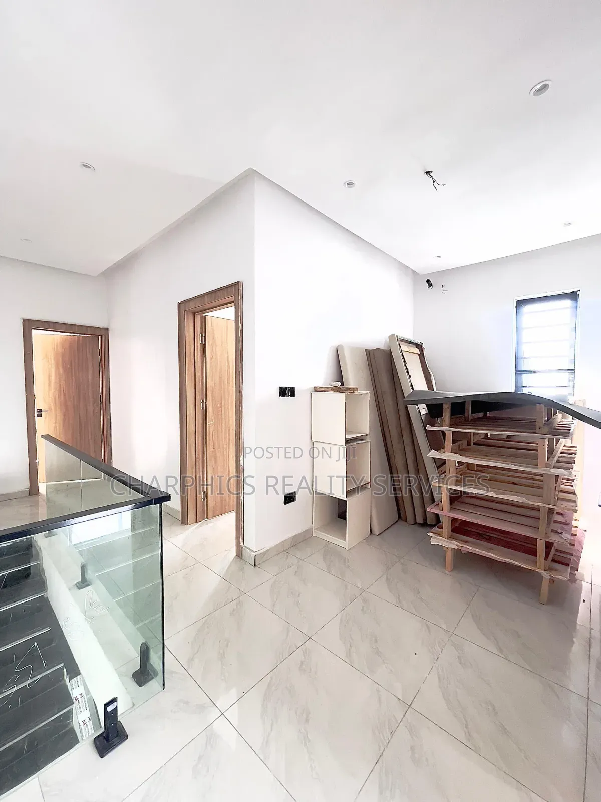4bdrm Duplex in Chevron for sale in Chevron