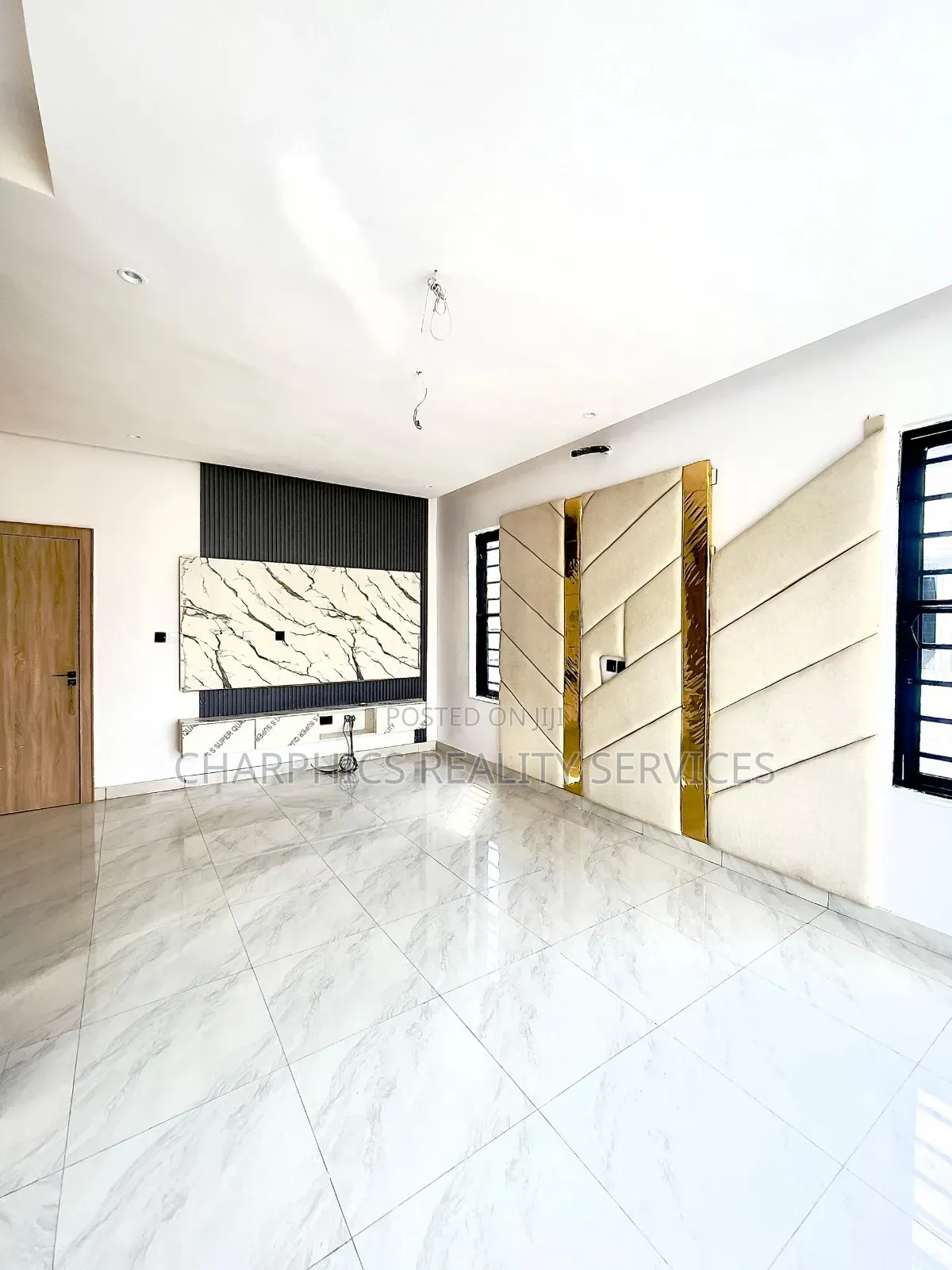 4bdrm Duplex in Chevron for sale in Chevron