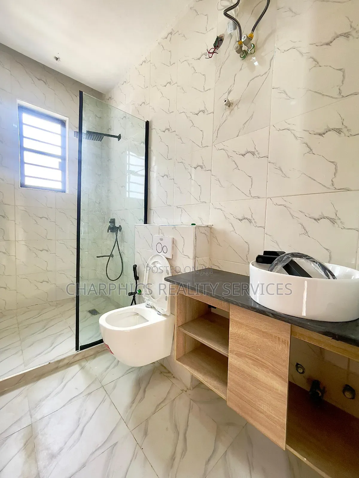 4bdrm Duplex in Chevron for sale in Chevron