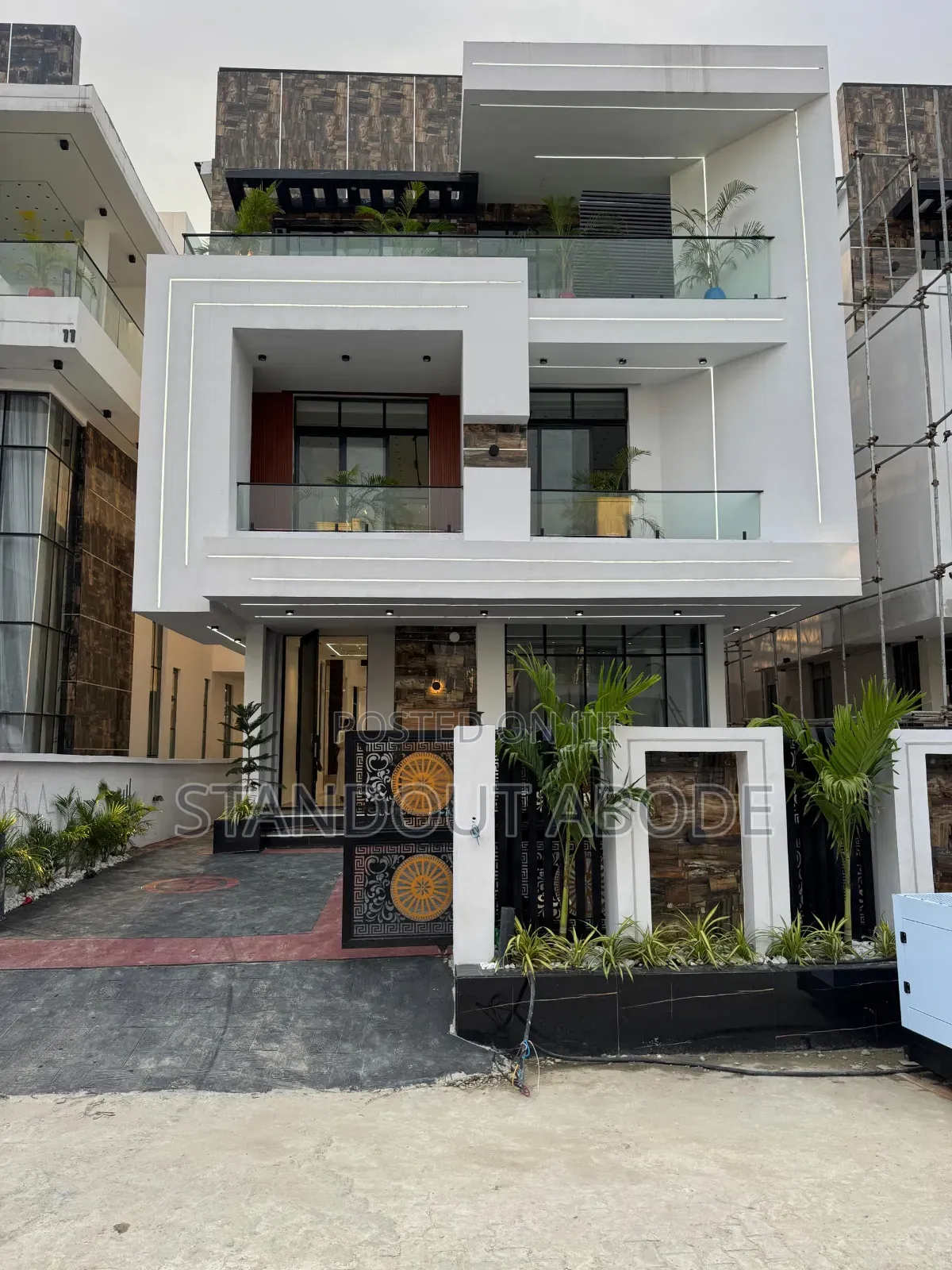 6bdrm Duplex in In An Estate, Chevron for sale in Chevron