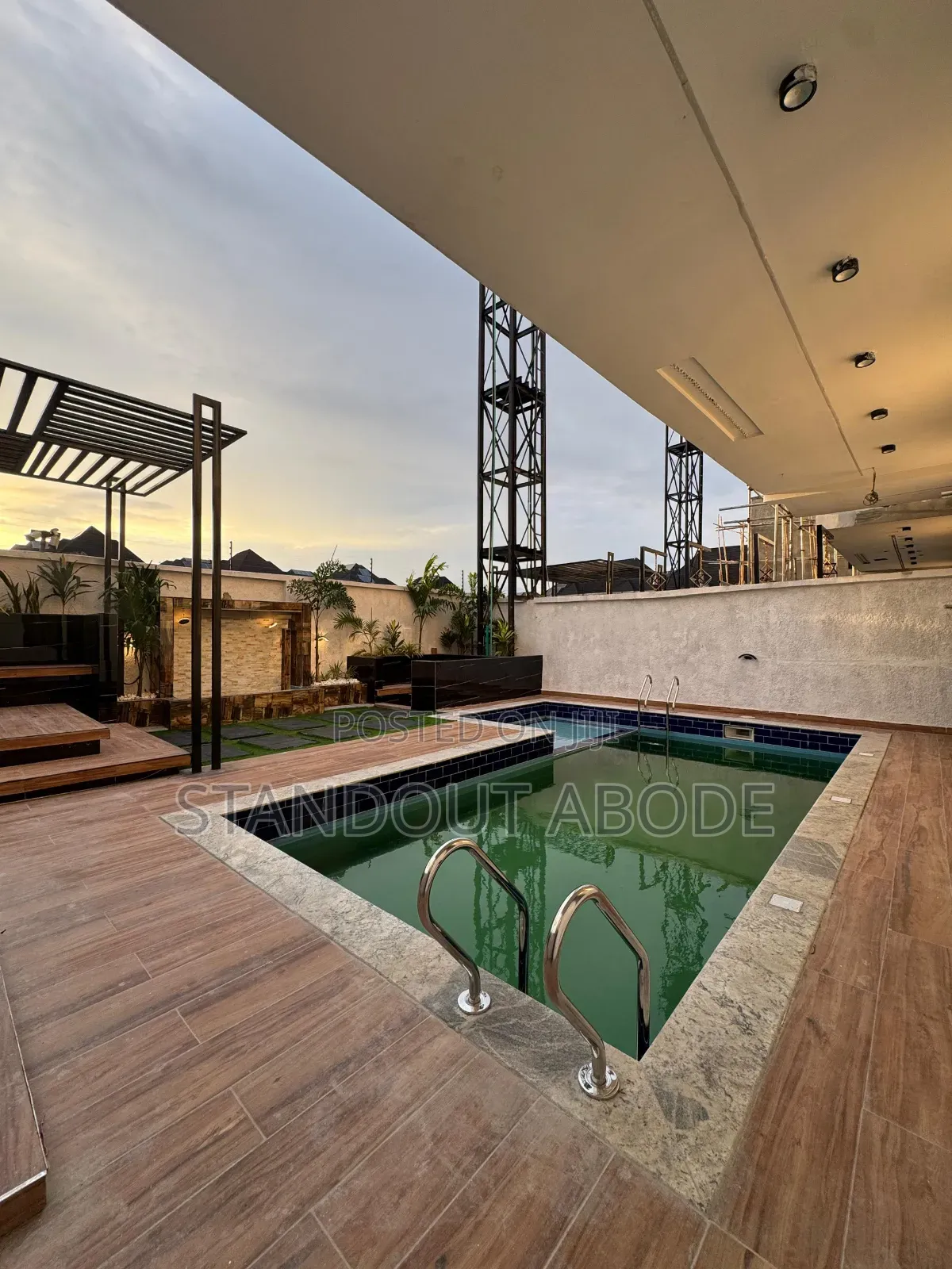 6bdrm Duplex in In An Estate, Chevron for sale in Chevron