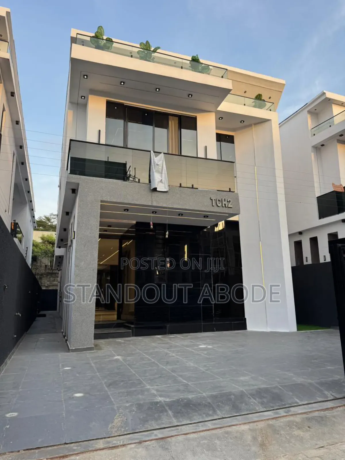 5bdrm Duplex in In An Estate, Chevron for sale in Chevron