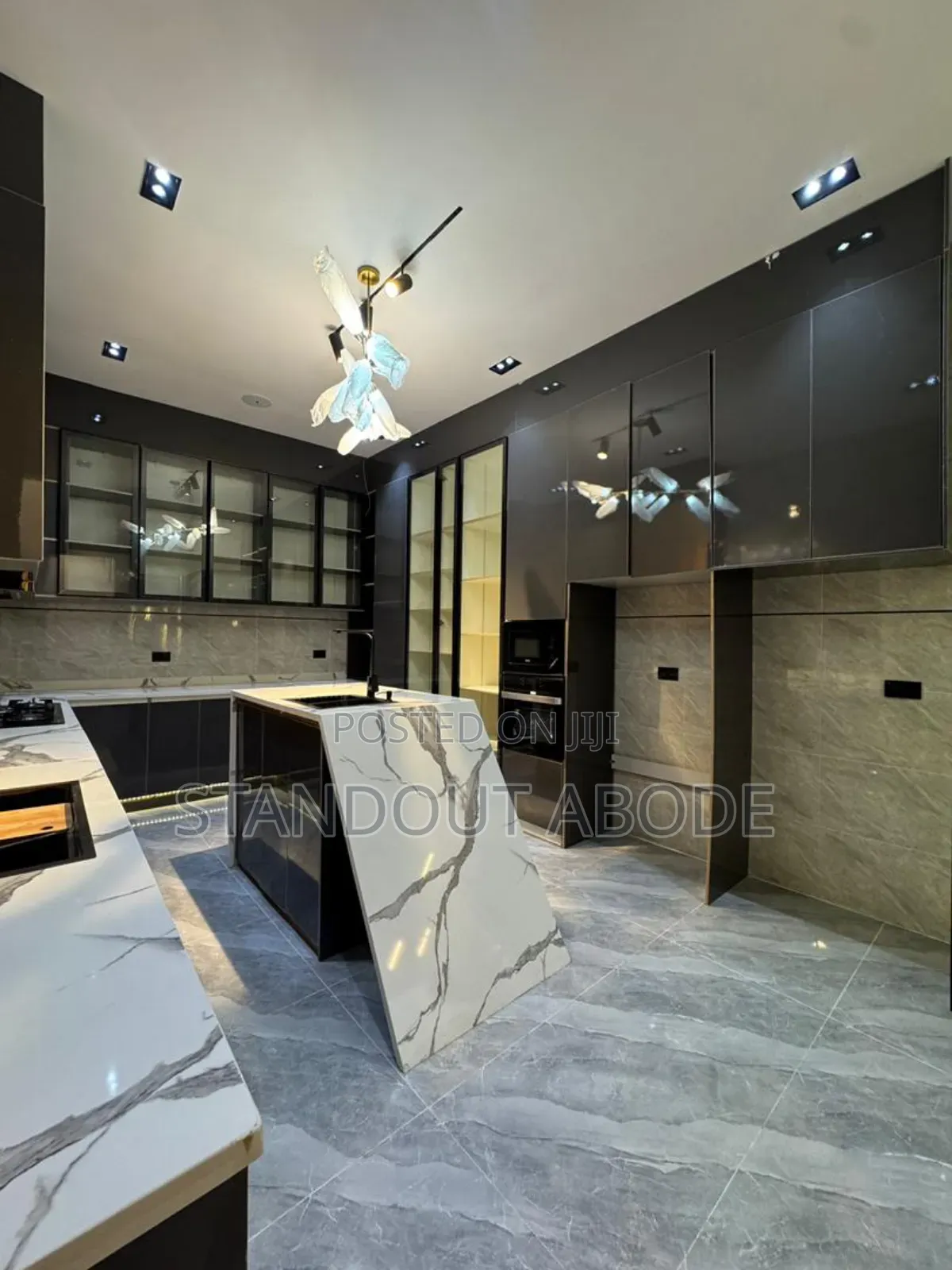 5bdrm Duplex in In An Estate, Chevron for sale in Chevron