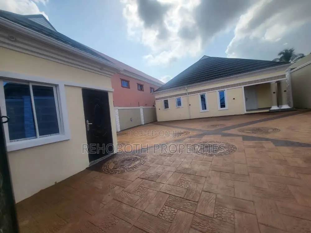 4bdrm Bungalow in Olusetan Estate, Akala Express for sale in Akala Express