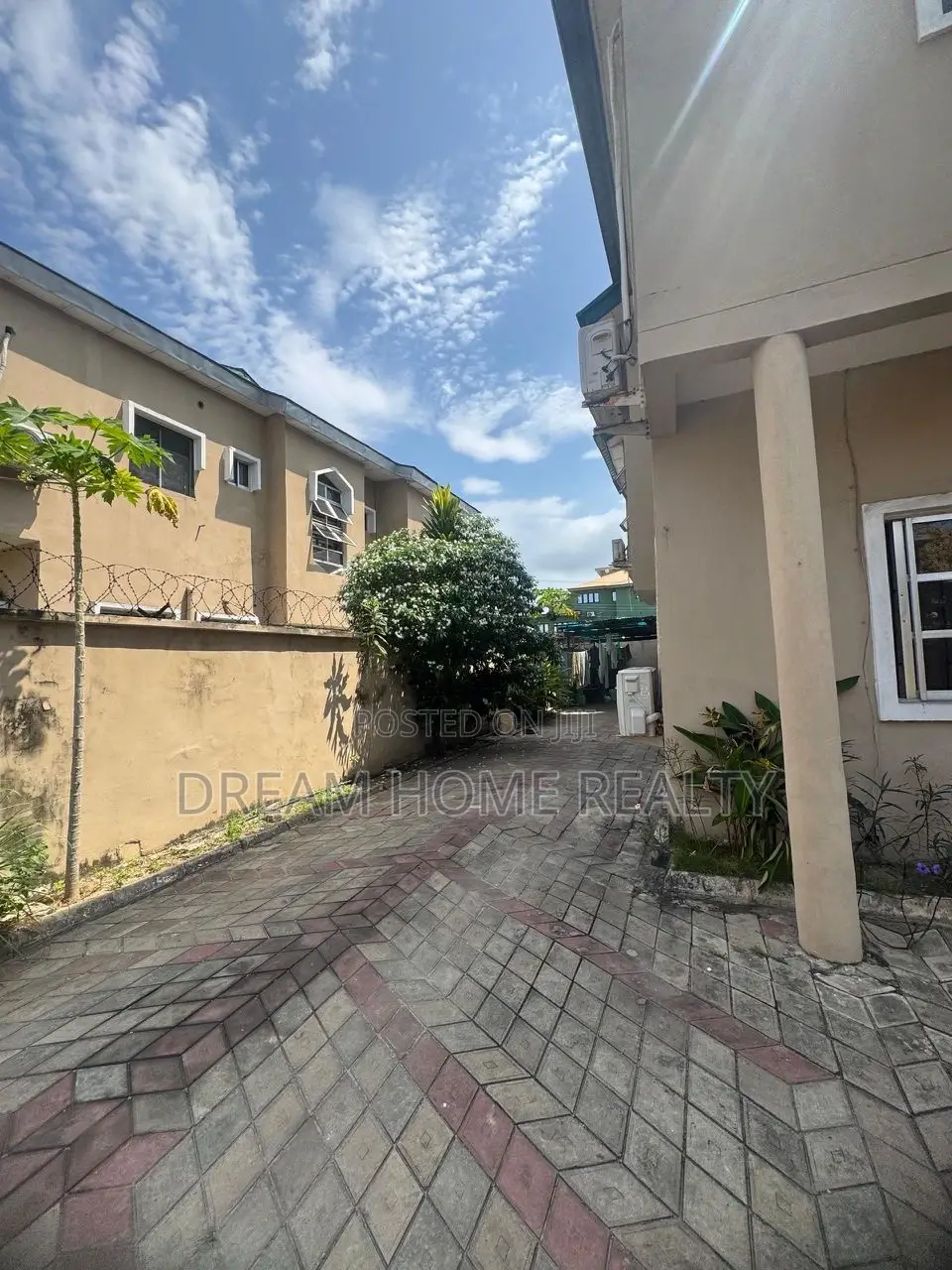 4bdrm Duplex in Lekki Phase 1 for sale in Lekki Phase 1